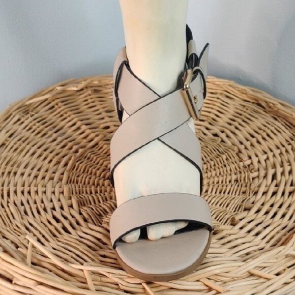 Christian Siriano Taupe Crisscrossed Strappy Block Heel Sandals Women's Size 9 - Picture 3 of 13